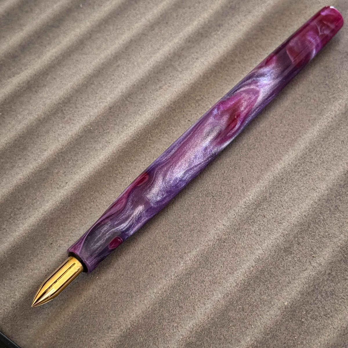 Amethyst Noir (Nib Holder)