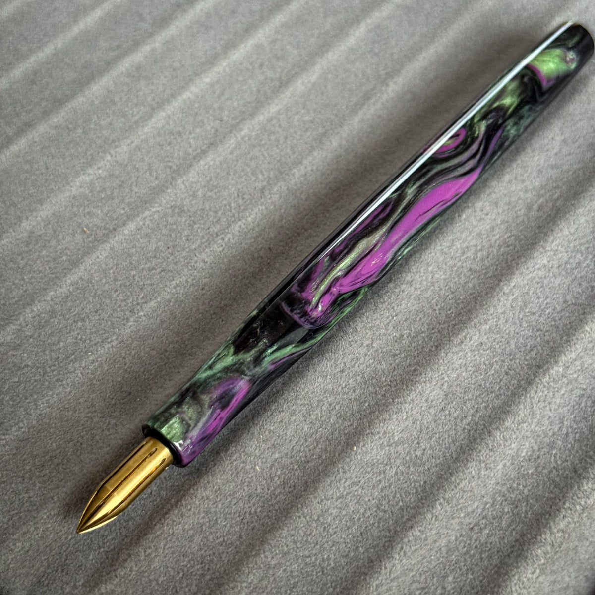 Velvet Garden (Nib Holder)