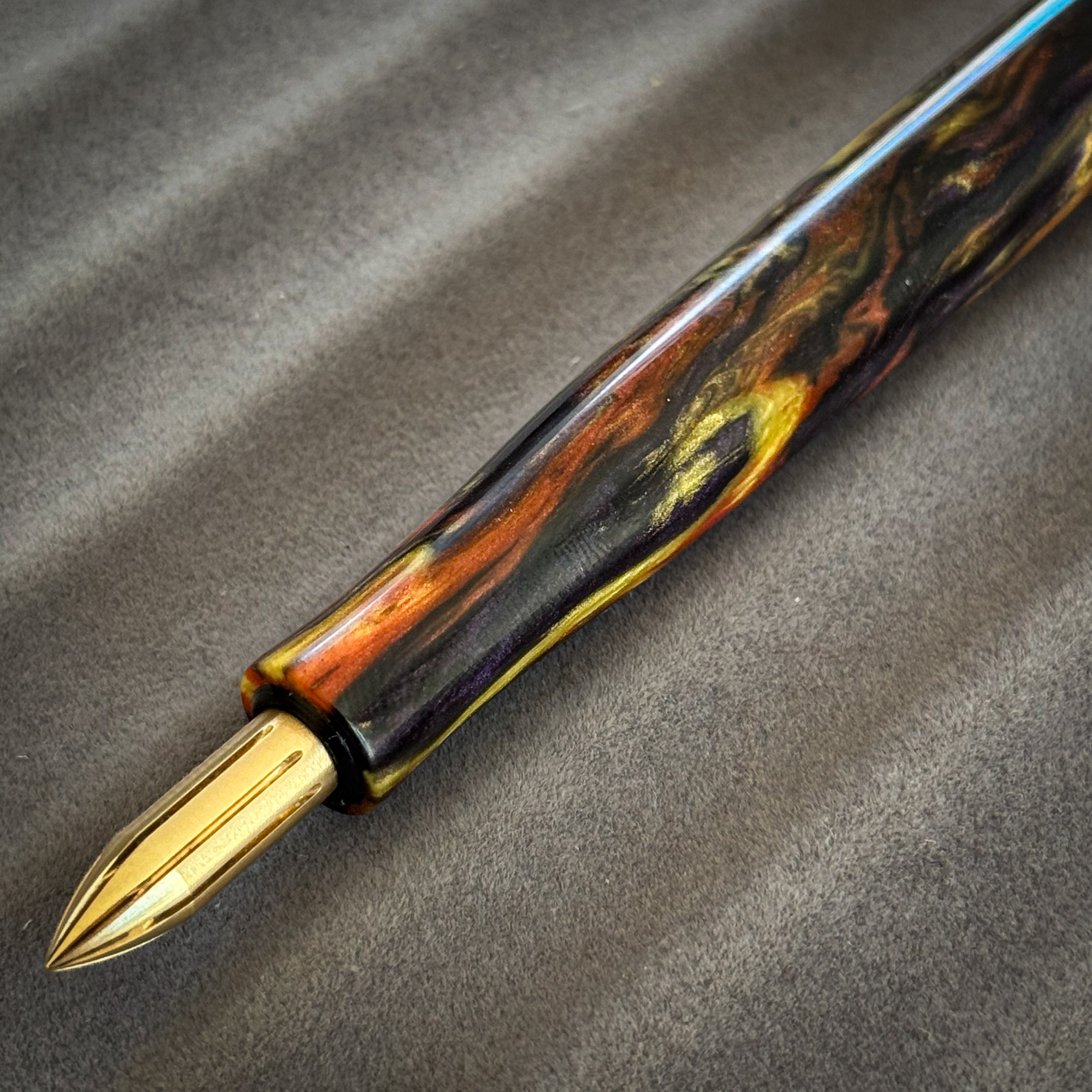 Molten Rift (Nib Holder)