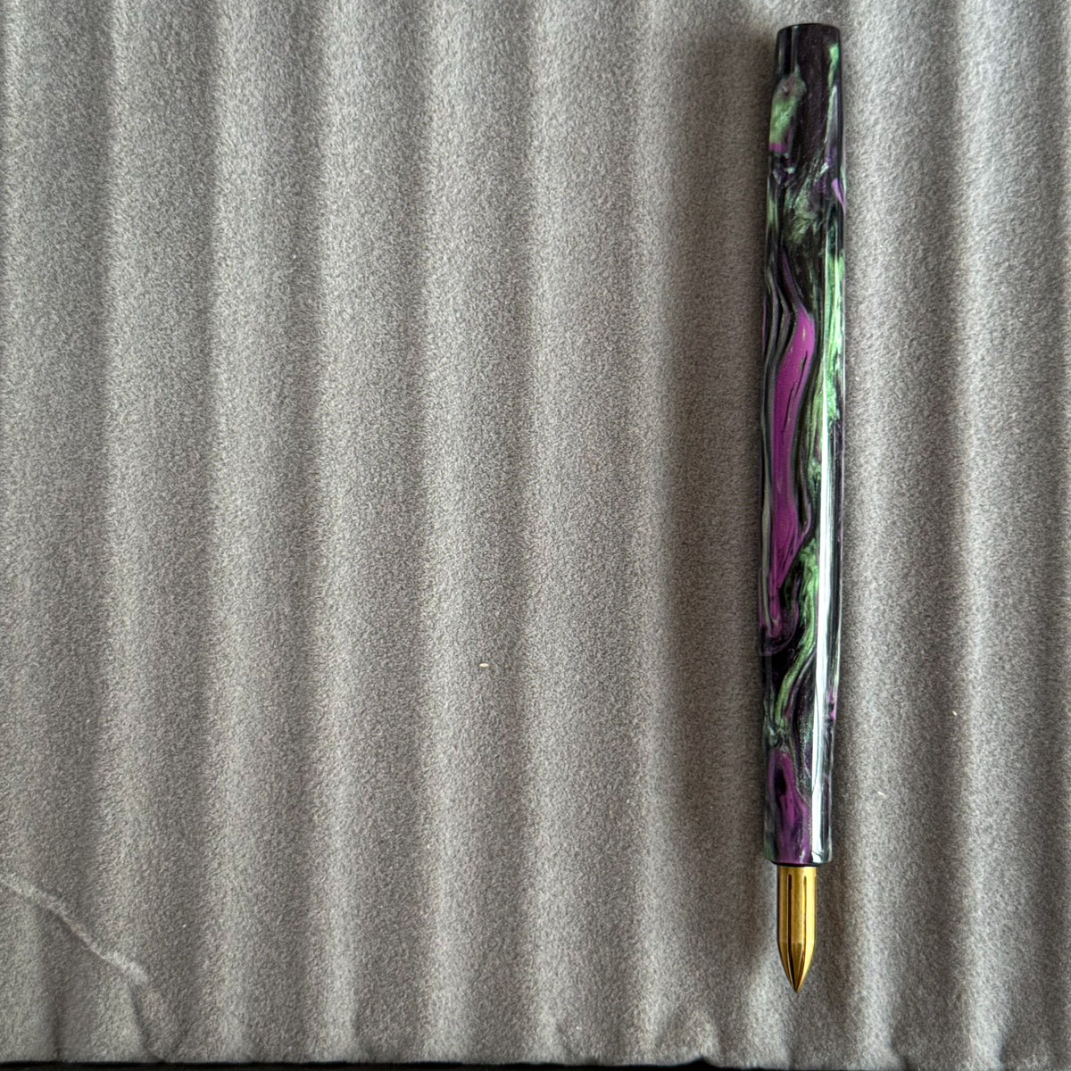 Velvet Garden (Nib Holder)