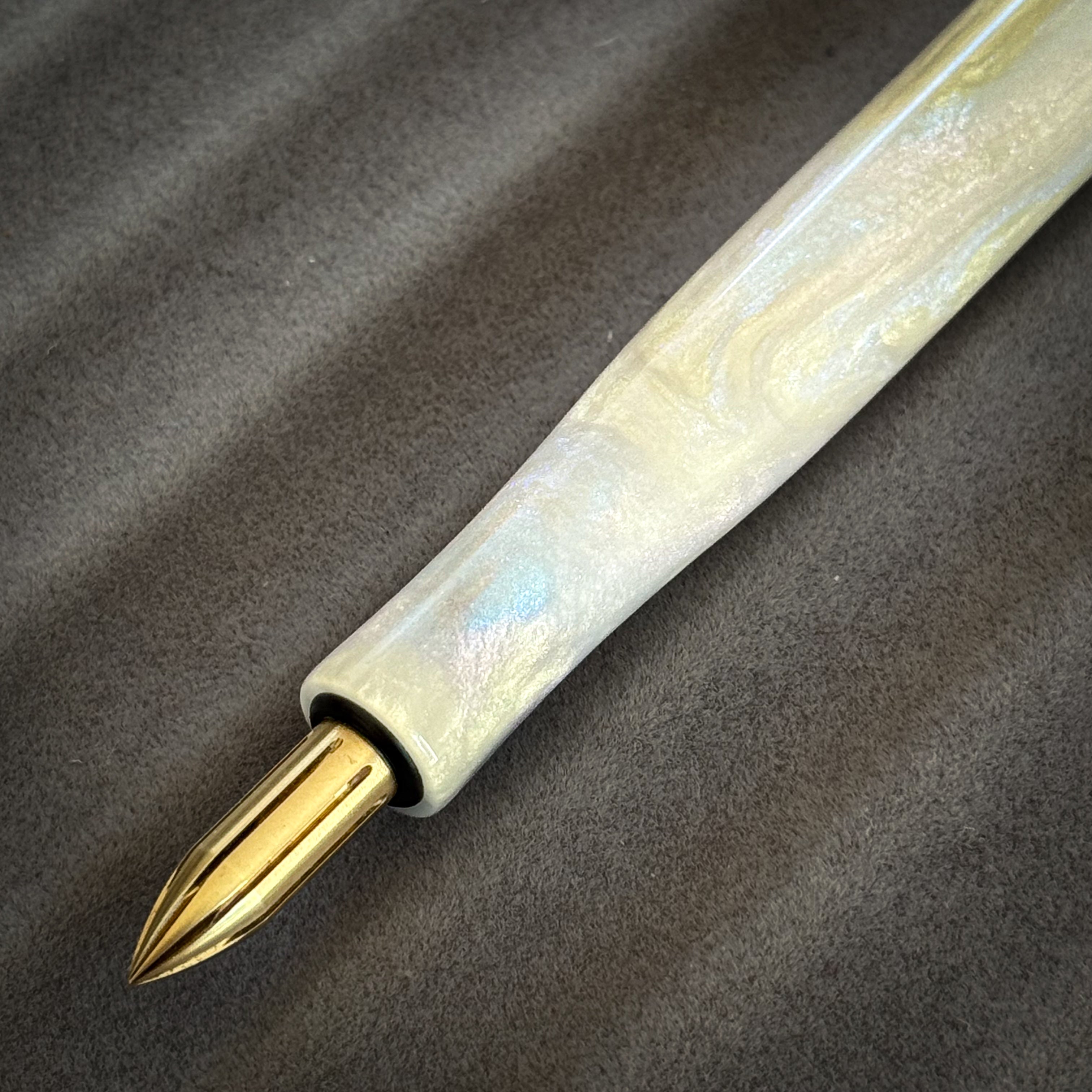 Moon Dusk (Nib Holder)