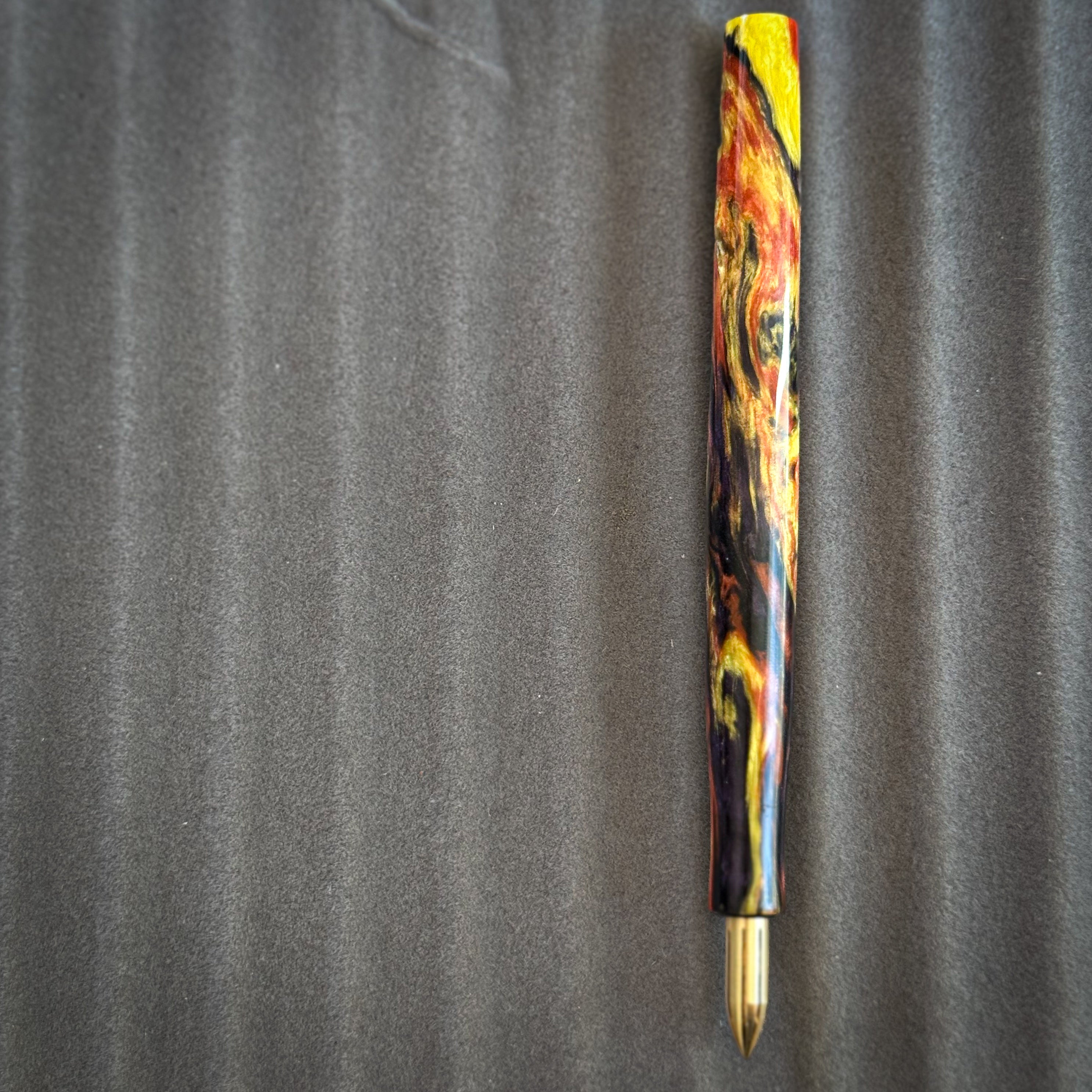 Molten Rift (Nib Holder)